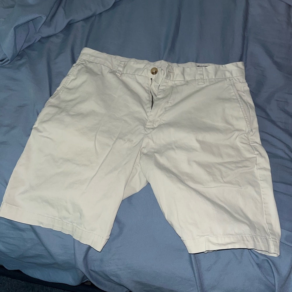 Vineyard Vines White Flat Front Shorts